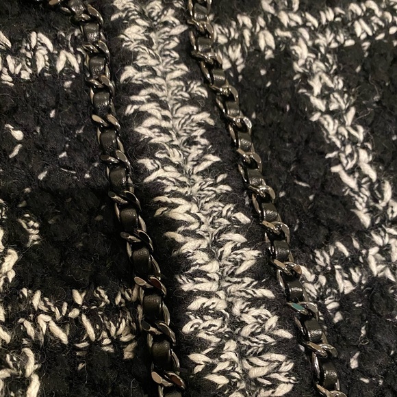 CHANEL Evening Jacket With Leather Cable Accents - Picture 2 of 15